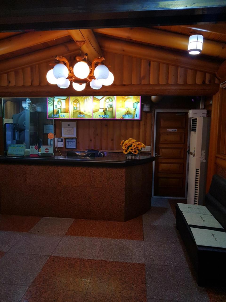 Pine Motel Порён Экстерьер фото