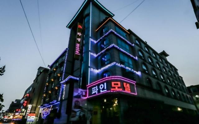 Pine Motel Порён Экстерьер фото