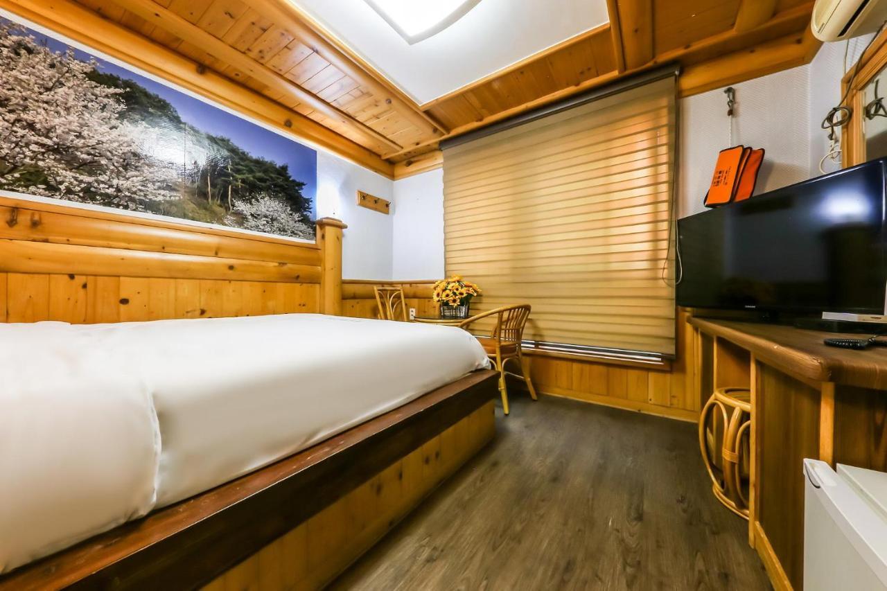 Pine Motel Порён Экстерьер фото