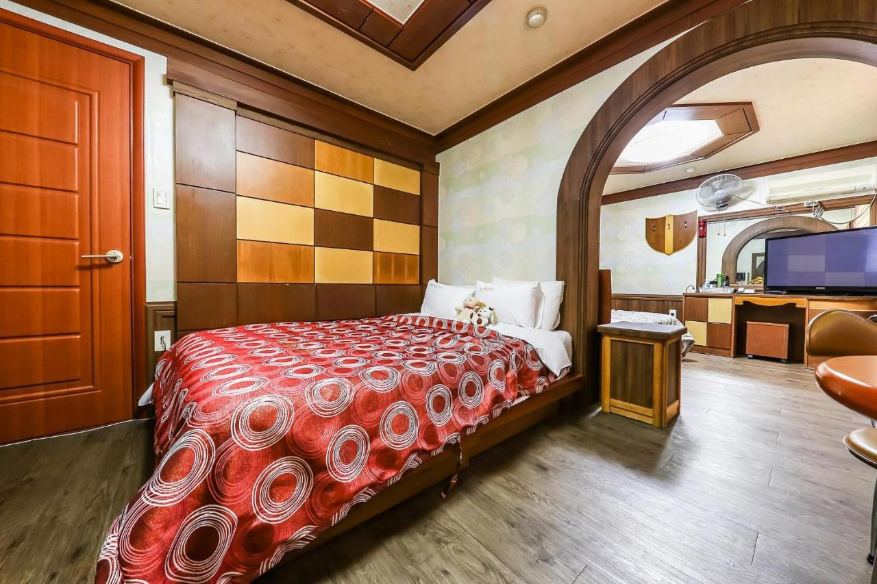 Pine Motel Порён Экстерьер фото